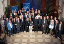 Arsiero e Thiene premiano 26 imprese artigiane con oltre trentotto anni di attività Artigiani di Arsiero e Thiene, foto di gruppo delle imprese premiate a Villa Montanina