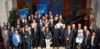 Arsiero e Thiene premiano 26 imprese artigiane con oltre trentotto anni di attività Artigiani di Arsiero e Thiene, foto di gruppo delle imprese premiate a Villa Montanina