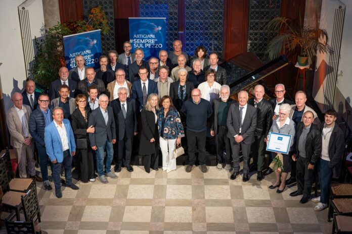 Premio fedeltà artigiana Arsiero e Thiene Artigiani di Arsiero e Thiene, foto di gruppo delle imprese premiate a Villa Montanina