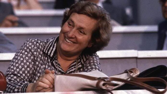 Tina Anselmi durante un incontro pubblico, a dieci anni dalla scomparsa