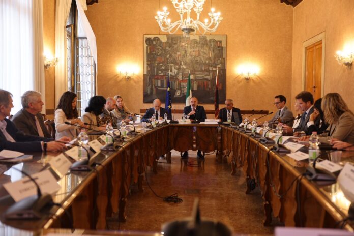 Incontro tra Regione Veneto ed Emirati Arabi Uniti Veneto ed Emirati Arabi Uniti, incontro a Palazzo Balbi su investimenti e innovazione