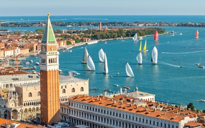 Venice Hospitality Challenge 2026, maxi yacht in regata nel Bacino di San Marco