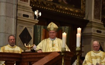Diocesi di Vicenza, Brugnotto consegna la lettera pastorale «Voi siete la luce del mondo» Lettera pastorale Voi siete la luce del mondo di Brugnotto