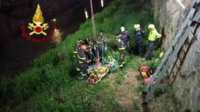 vigili-del-fuoco-recupero-bacchiglione-ponte-degli-angeli Precipita dal muretto