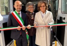 Bassano, nuovo pulmino accessibile per il trasporto di persone anziane e fragili Pulmino accessibile a Bassano, il sindaco Nicola Finco e le rappresentanti alla consegna del mezzo
