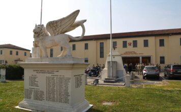 Uso delle basi militari Usa in Italia, Meloni: “Se richiesto, decideremo con Parlamento”. Vicenza: warning lanciato da ViPiù raccolto da Possamai Basi Usa, caserma Ederle, interno (foto di Dania Ceragioli)