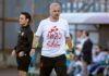 Dieci allenatori del Vicenza nell’era Renzo Rosso. E ora mister Gallo vuole aprire un ciclo Mister Fabio Gallo con addosso la maglietta celebrativa in occasione della finale della Supercoppa di C col Vicenza contro il Benevento al Menti, ultimo atto della stagione scorsa