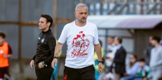 Dieci allenatori del Vicenza nell’era Renzo Rosso. E ora mister Gallo vuole aprire un ciclo Mister Fabio Gallo con addosso la maglietta celebrativa in occasione della finale della Supercoppa di C col Vicenza contro il Benevento al Menti, ultimo atto della stagione scorsa