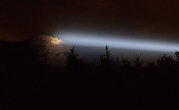 Un raggio di memoria, una luce di pace dal Pasubio visibile da Monte Berico a Vicenza: emozioni dalla serata del 7 settembre La magia del Pasubio illuminato (foto di Barbara Stoffella)
